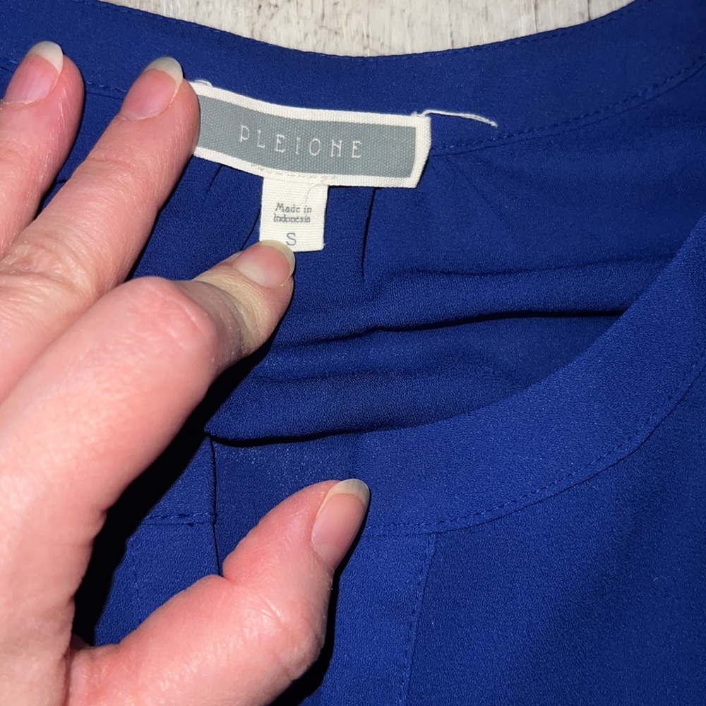 Elegant Blue Women's Top - Picture 5 of 6